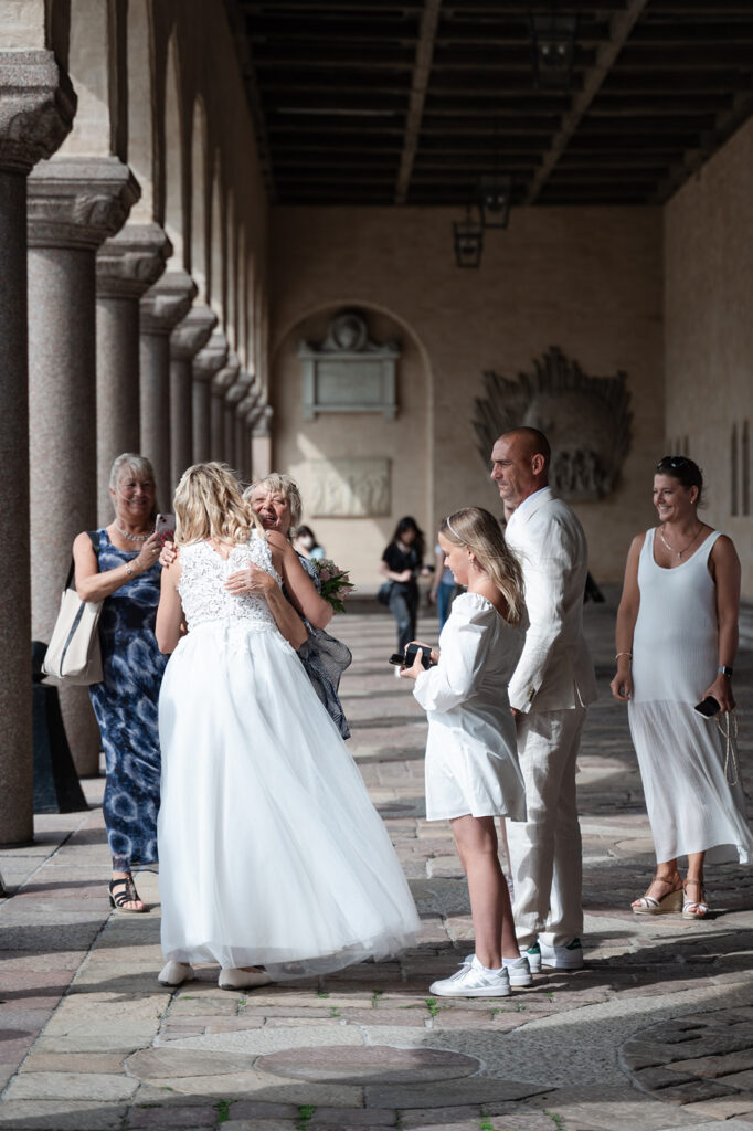 Gratulationskramar vid Stadshuset