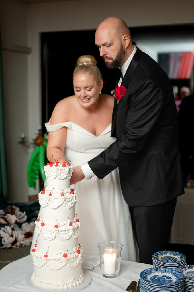 Bröllopstårta med cherry on top